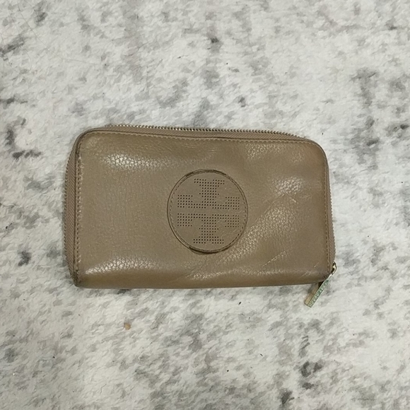 Tory Burch genuine leather full zip wallet - Picture 2 of 9
